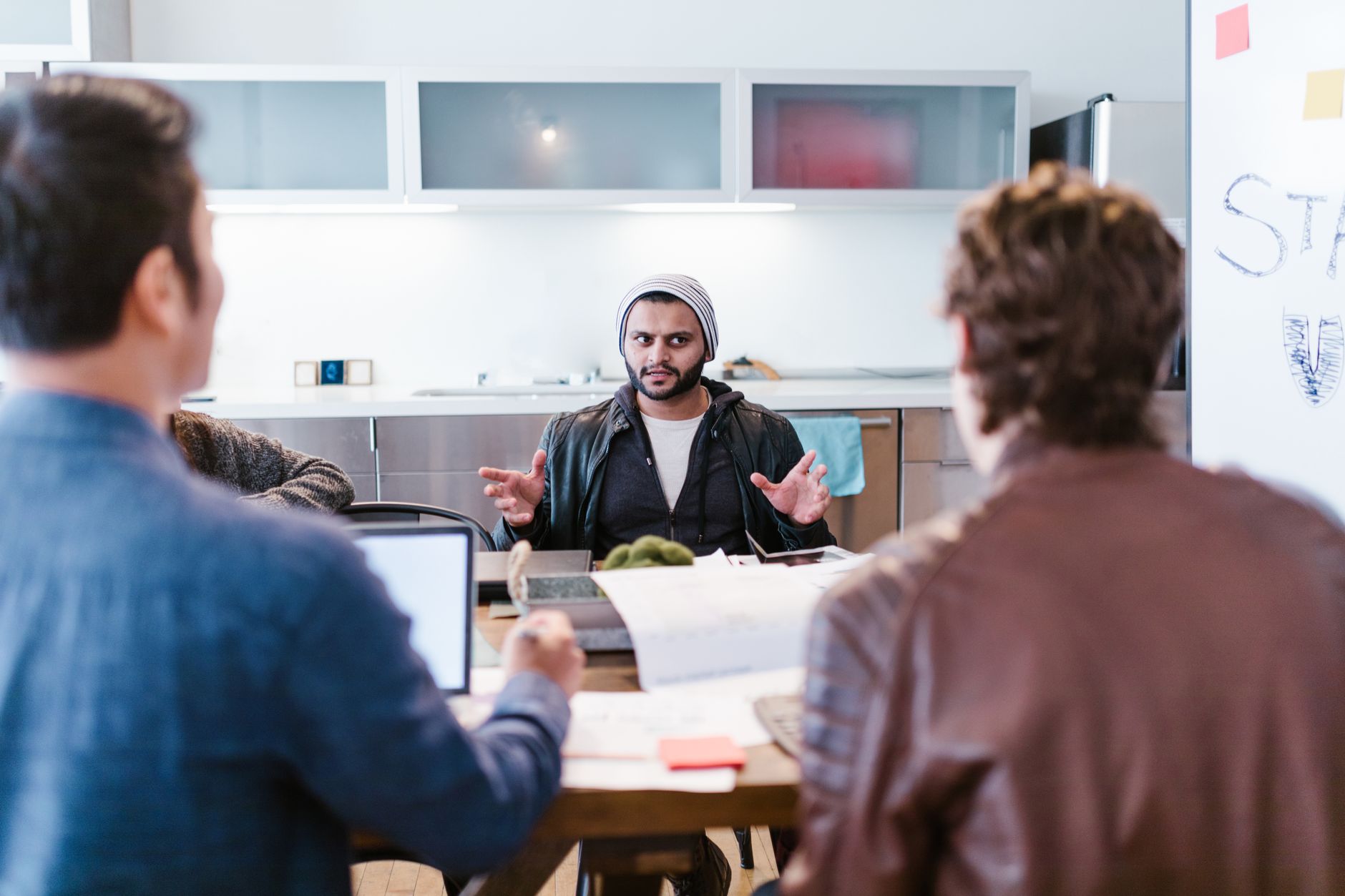 Instructor teaching a structured problem-solving workshop