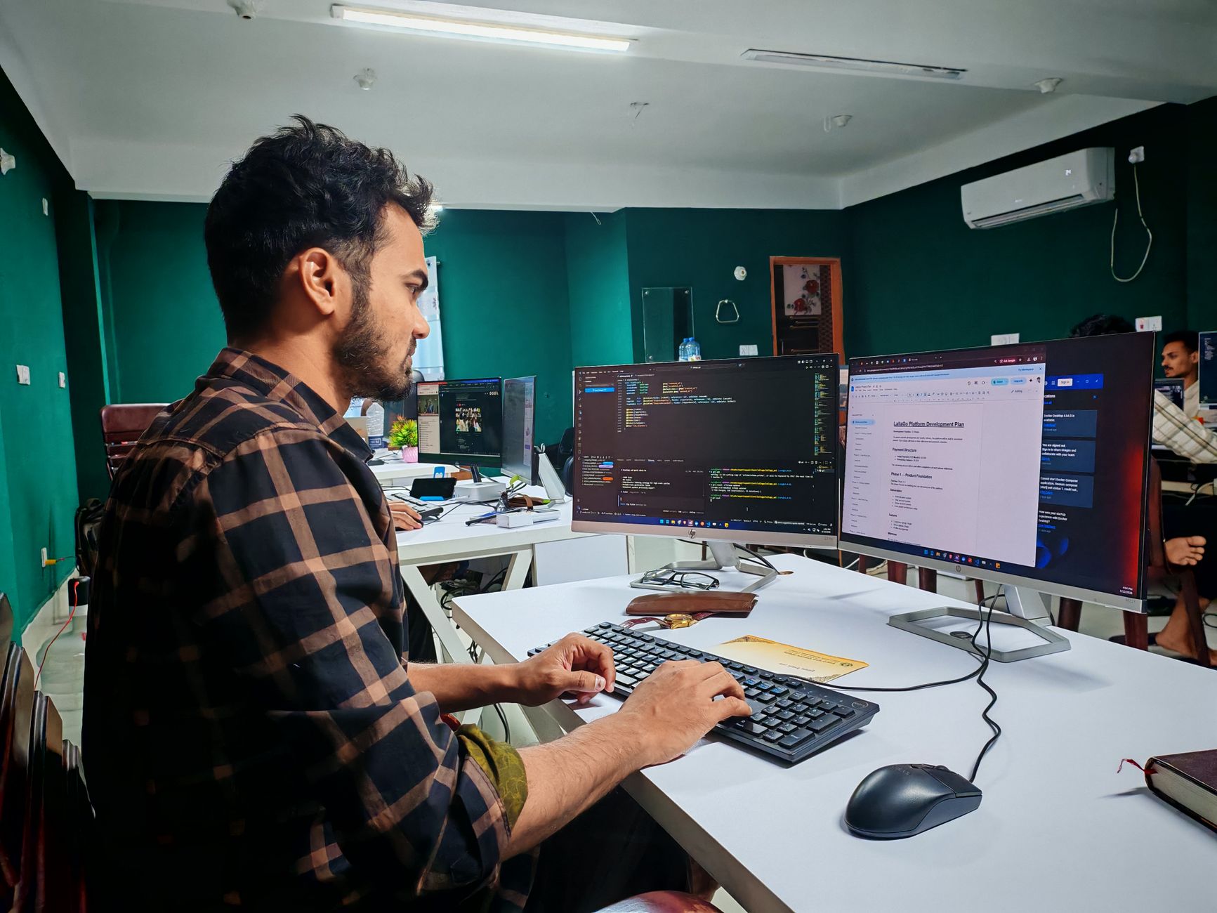 Engineer programming CMM inspection software
