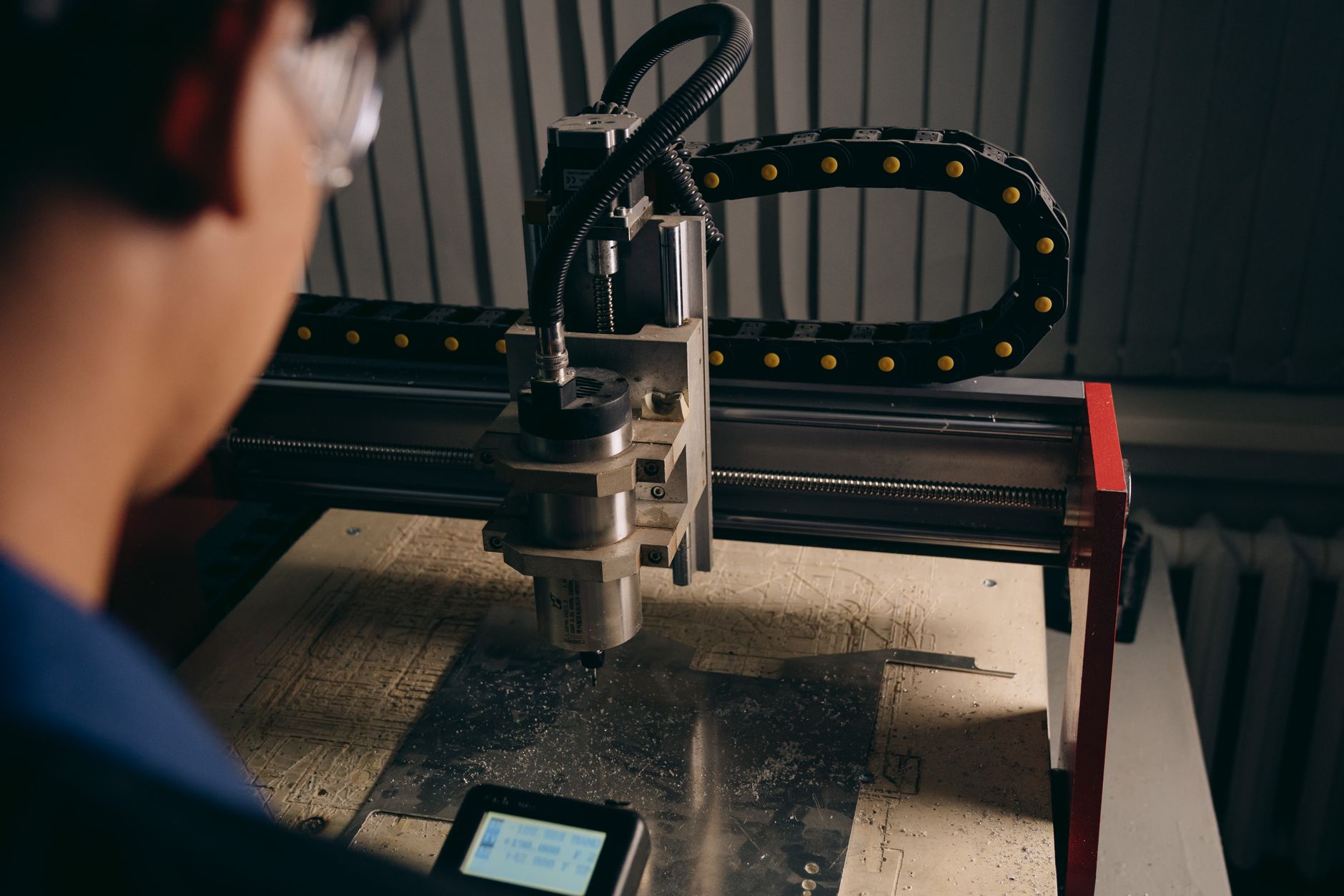 CMM operator programming an inspection routine