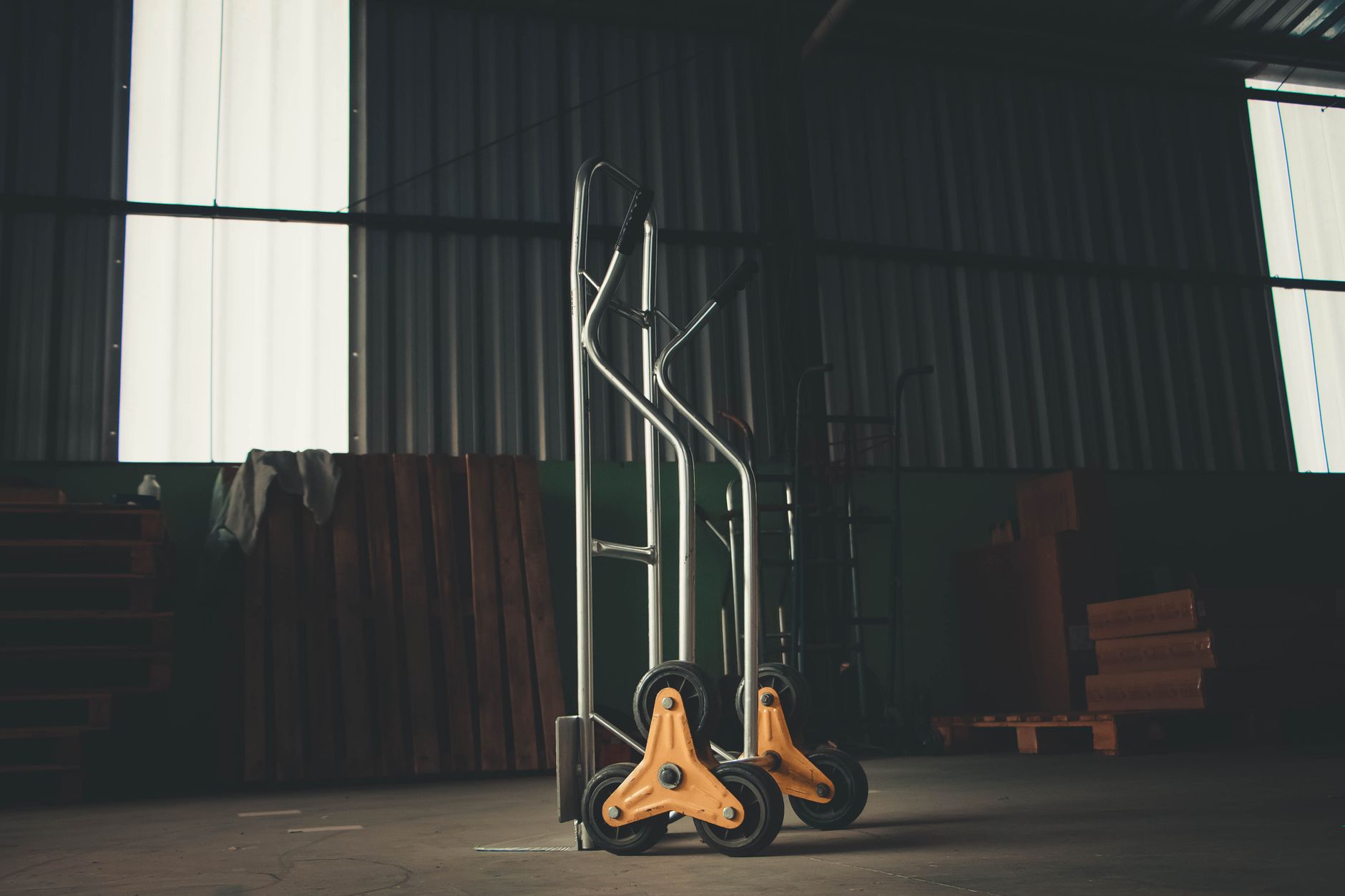 Worker using a mechanical lift assist device