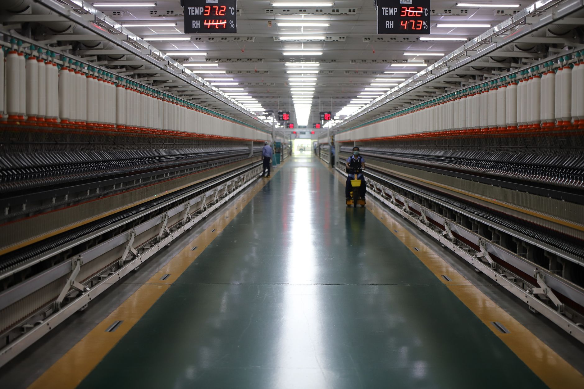 Leader talking with a machine operator during a floor observation
