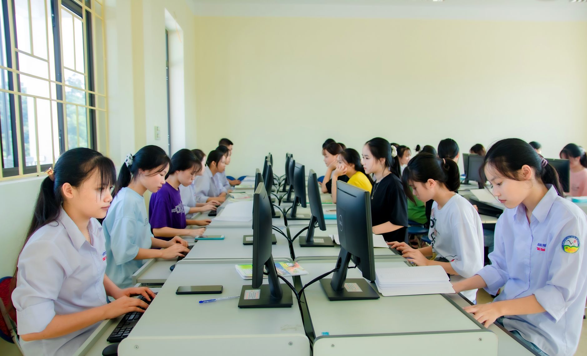Instructor teaching PLC programming languages to a class