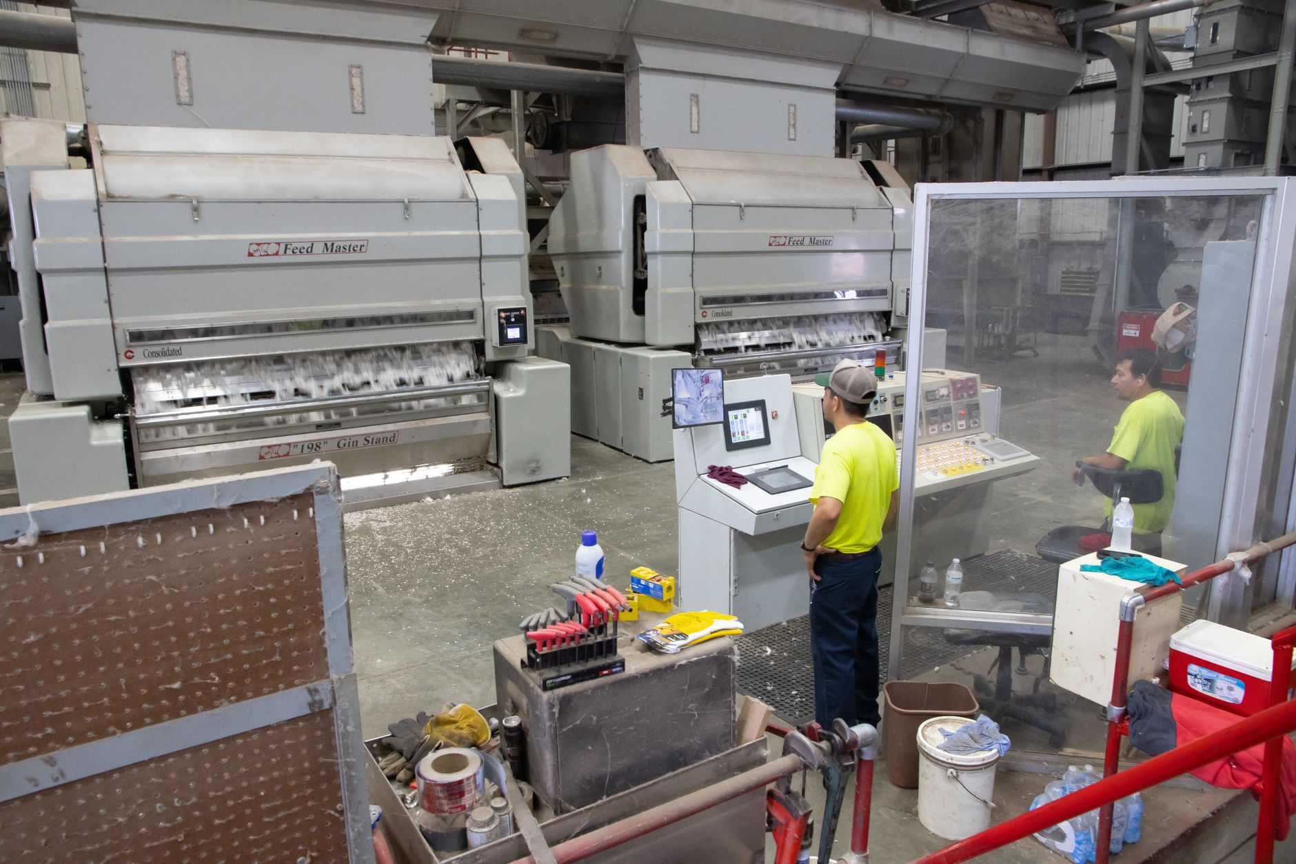 Supervisor observing a worker performing task steps for a job hazard analysis