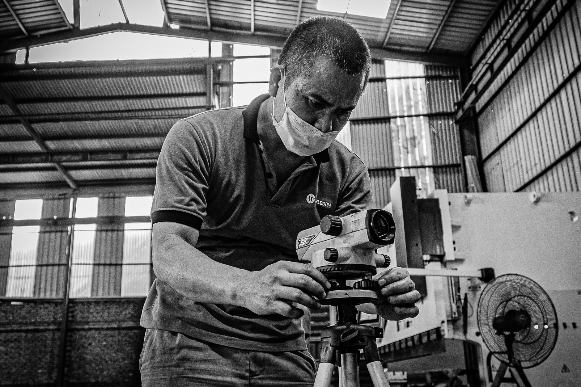 Engineer configuring a machine vision lighting setup