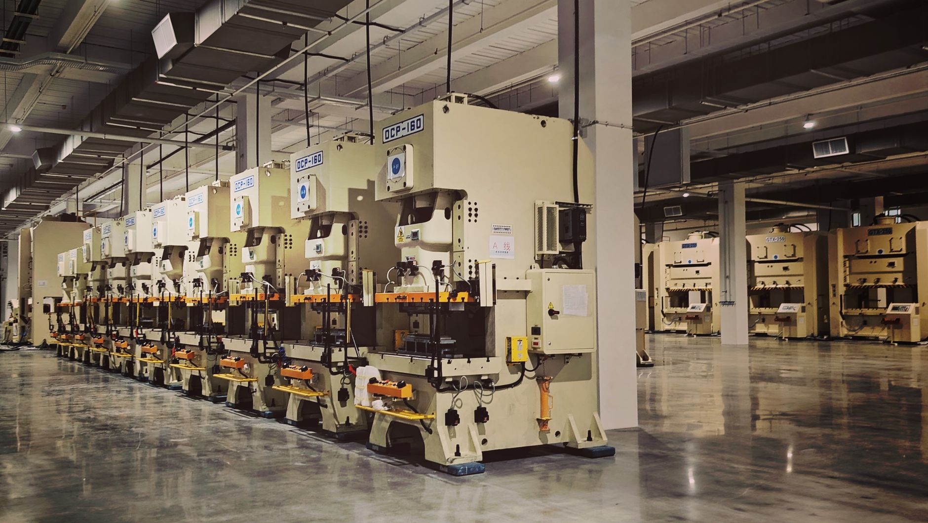 SMED (Single-Minute Exchange of Die): Cutting Changeover Time on the Shop Floor
