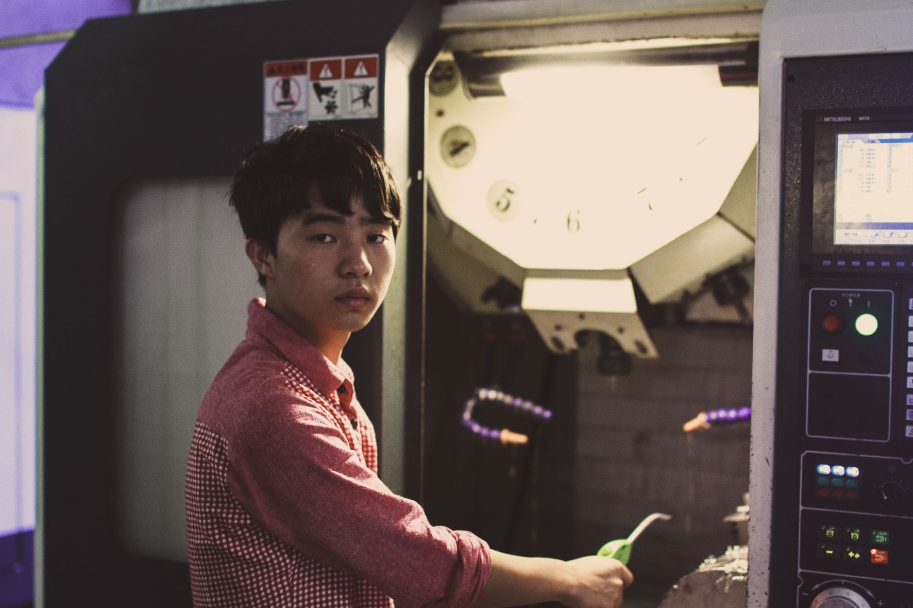 Technician timing a die changeover process