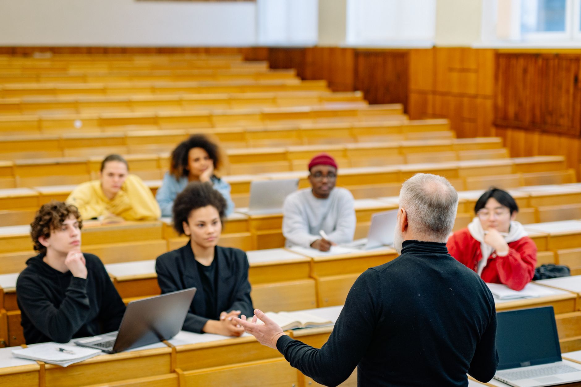 Instructor teaching a statistics class to manufacturing professionals